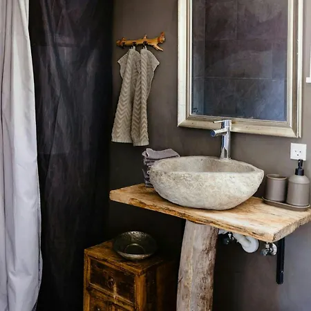 Your Own Private Retreat Near The Water Nyaraló